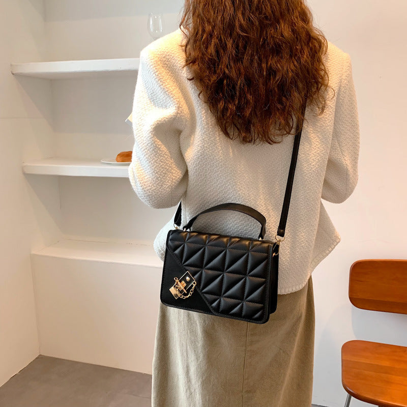 Retro Diamond Clasp Small Handbag