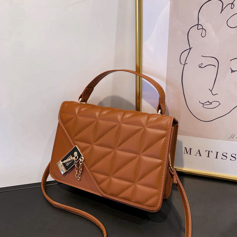 Retro Diamond Clasp Small Handbag