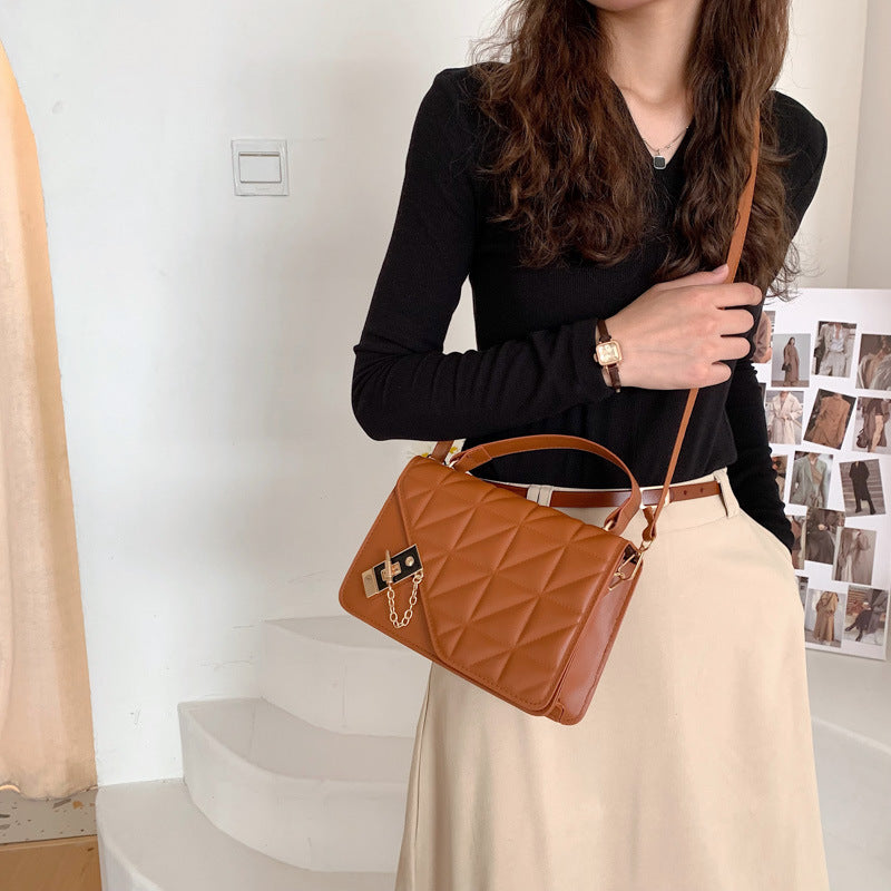 Retro Diamond Clasp Small Handbag