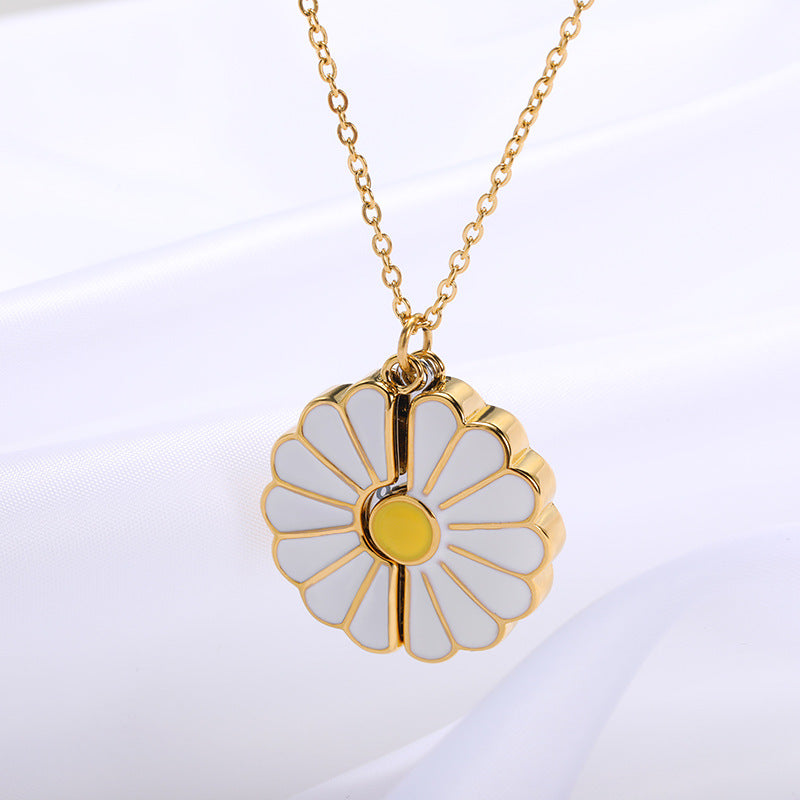 Gold Daisy Flower Pendant Necklace