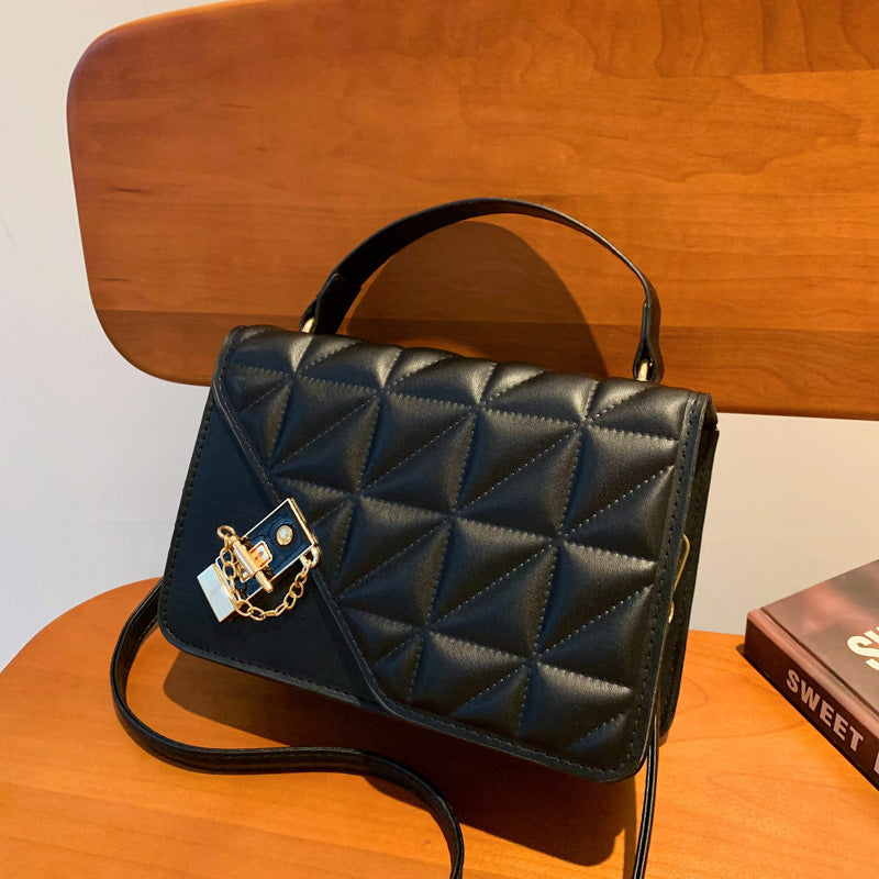 Retro Diamond Clasp Small Handbag