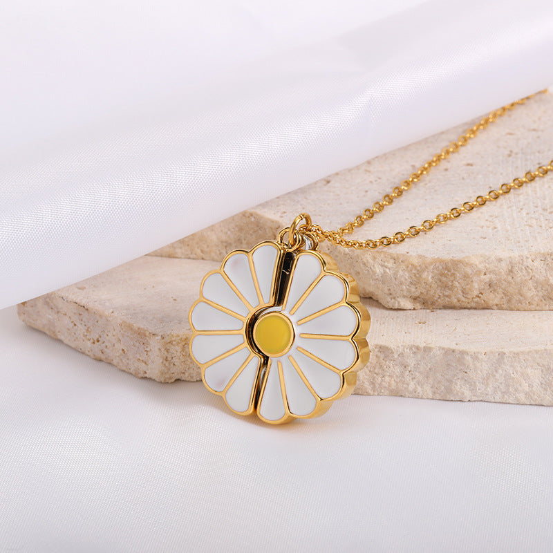 Gold Daisy Flower Pendant Necklace