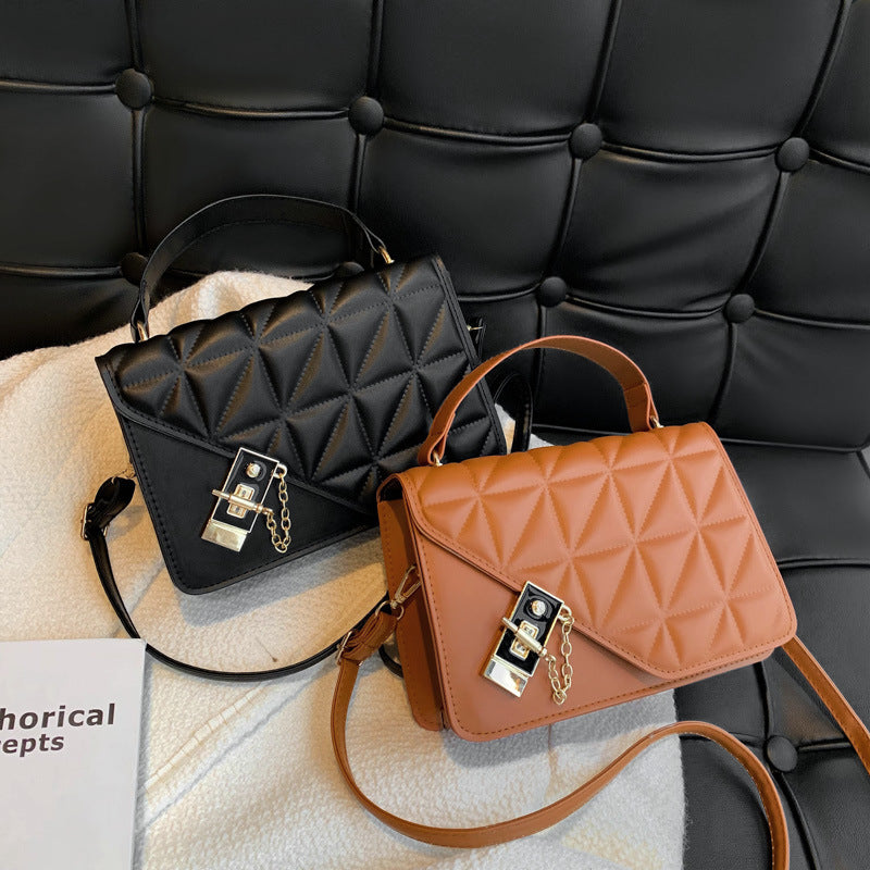 Retro Diamond Clasp Small Handbag
