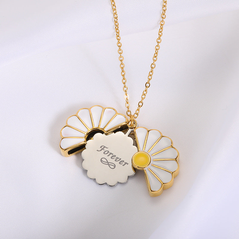 Gold Daisy Flower Pendant Necklace